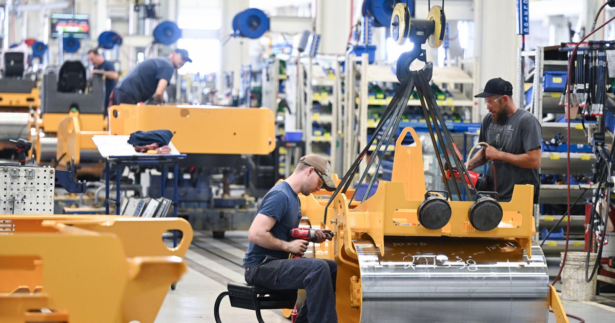 The U.S. is losing thousands of manufacturing jobs, analysis finds