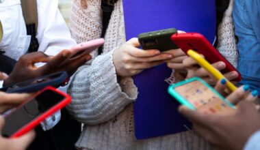 NYC students head back to school, now with cellphone-free classrooms