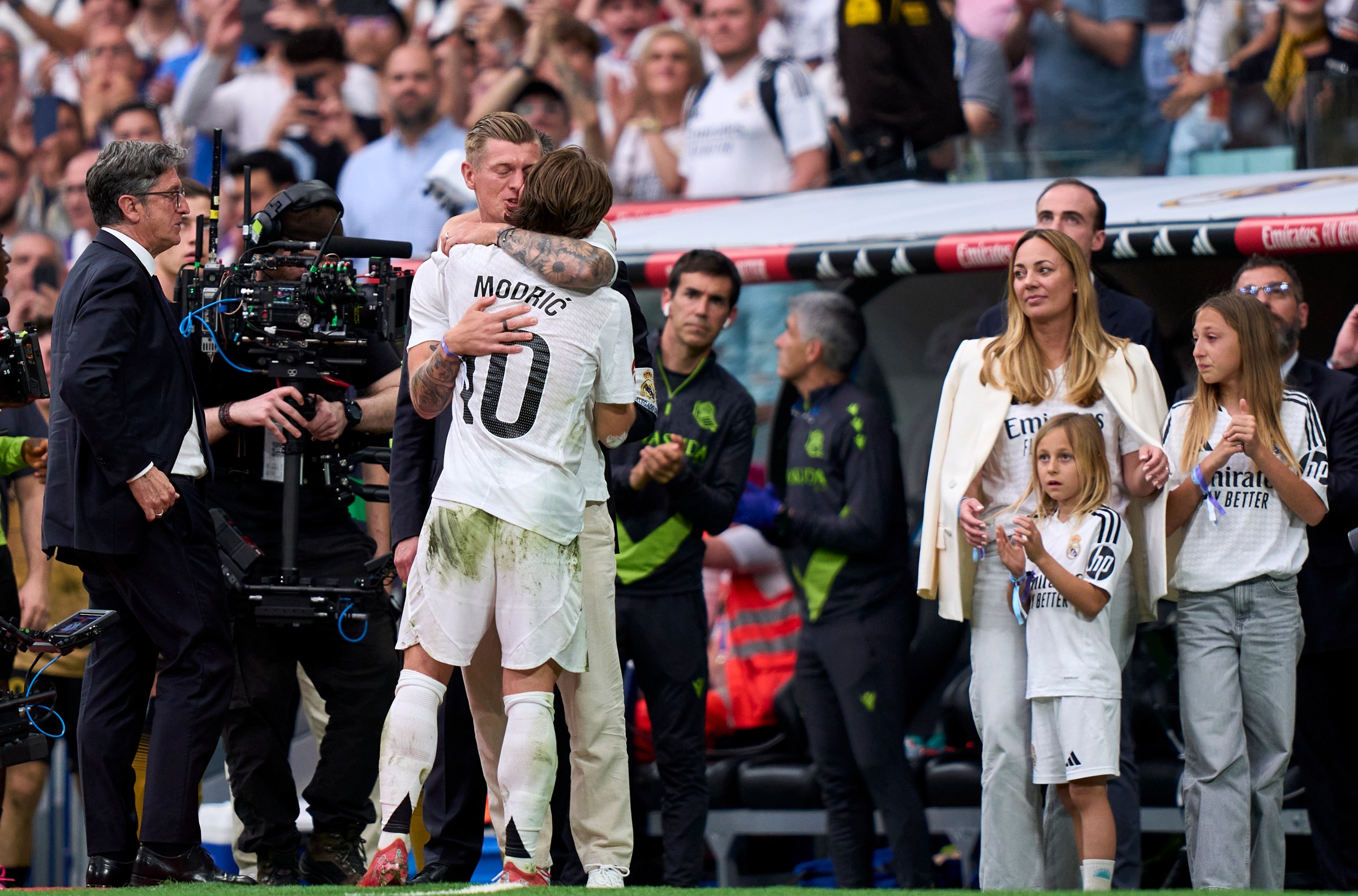 MADRID, SPAIN - MAY 24: Luka Modric and Toni Kroos of Real Madrid embrace during the LaLiga match between Real Madrid CF and Real Sociedad at Estadio Santiago Bernabeu on May 24, 2025 in Madrid, Spain. (Photo by Diego Souto/Getty Images)
