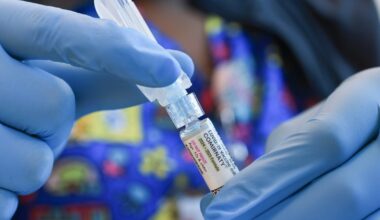 CDC advisory panel discusses COVID-19 vaccine risks, spars with outside experts over process