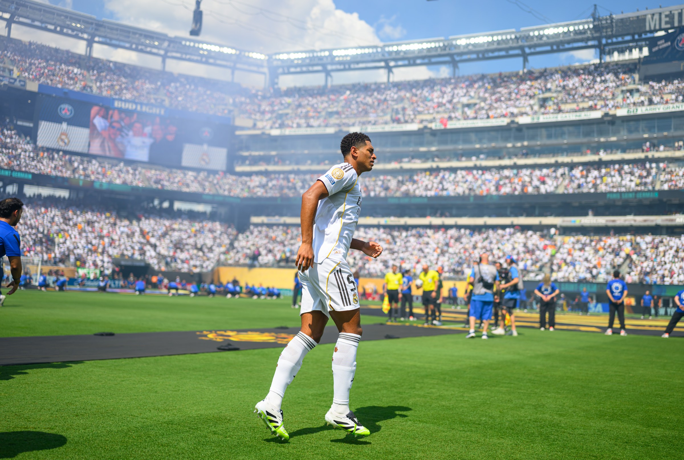 EAST RUTHERFORD, NEW JERSEY - JULY 09: Jude Bellingham of Real enters the pitch prior to the FIFA Club World Cup 2025 semi-final match between Paris Saint-Germain and Real Madrid CF at MetLife Stadium on July 09, 2025 in East Rutherford, New Jersey. (Photo by Marvin Ibo Guengoer - GES Sportfoto/Getty Images)