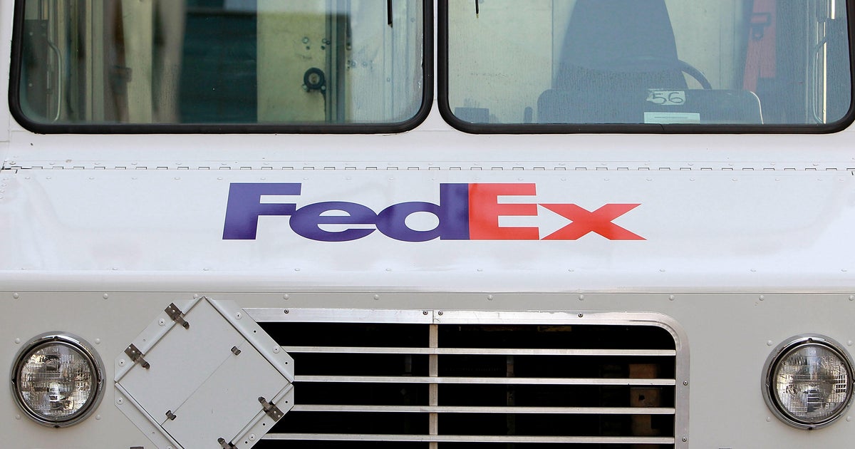 Dallas FedEx worker charged after hammer and gun attack on co-worker, arrest warrant shows