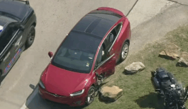 Officer injured in crash during procession for late Hurst police chief