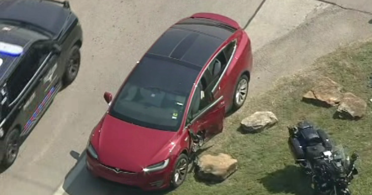 Officer injured in crash during procession for late Hurst police chief