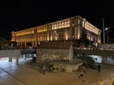 Low-light samples, main camera (1x), 24MP - f/1.8, ISO 1000, 1/33s - Apple iPhone 17 Pro Max review