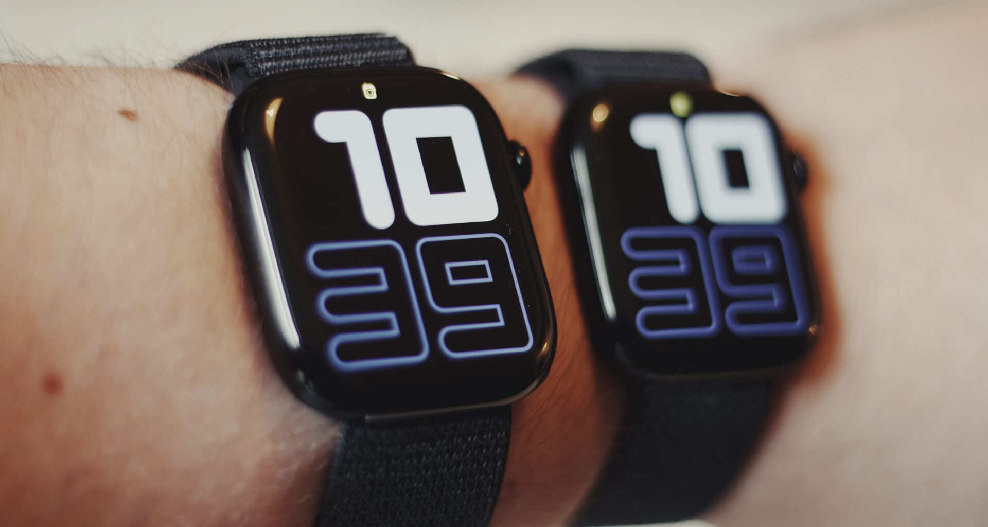 Apple Watch Series 10 42mm vs 46mm side by side