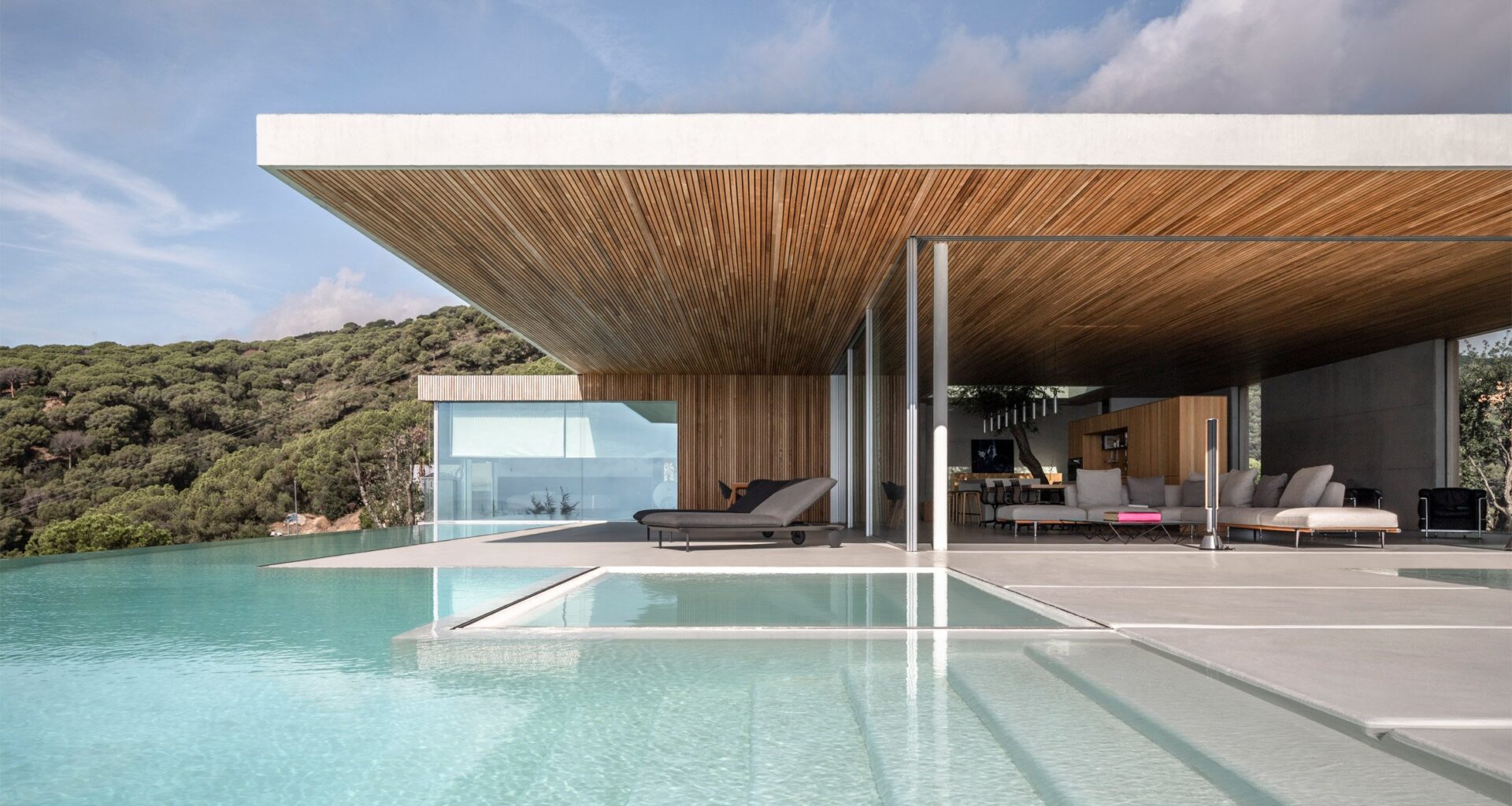 Ström Architects reduces Barcelona House "to its most essential elements"
