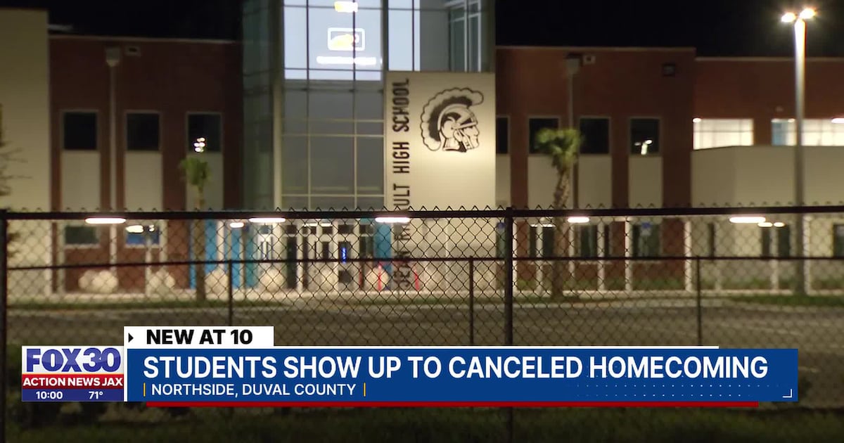 Students left waiting outside after homecoming dance at Jean Ribault High School which didn’t happen – 104.5 WOKV