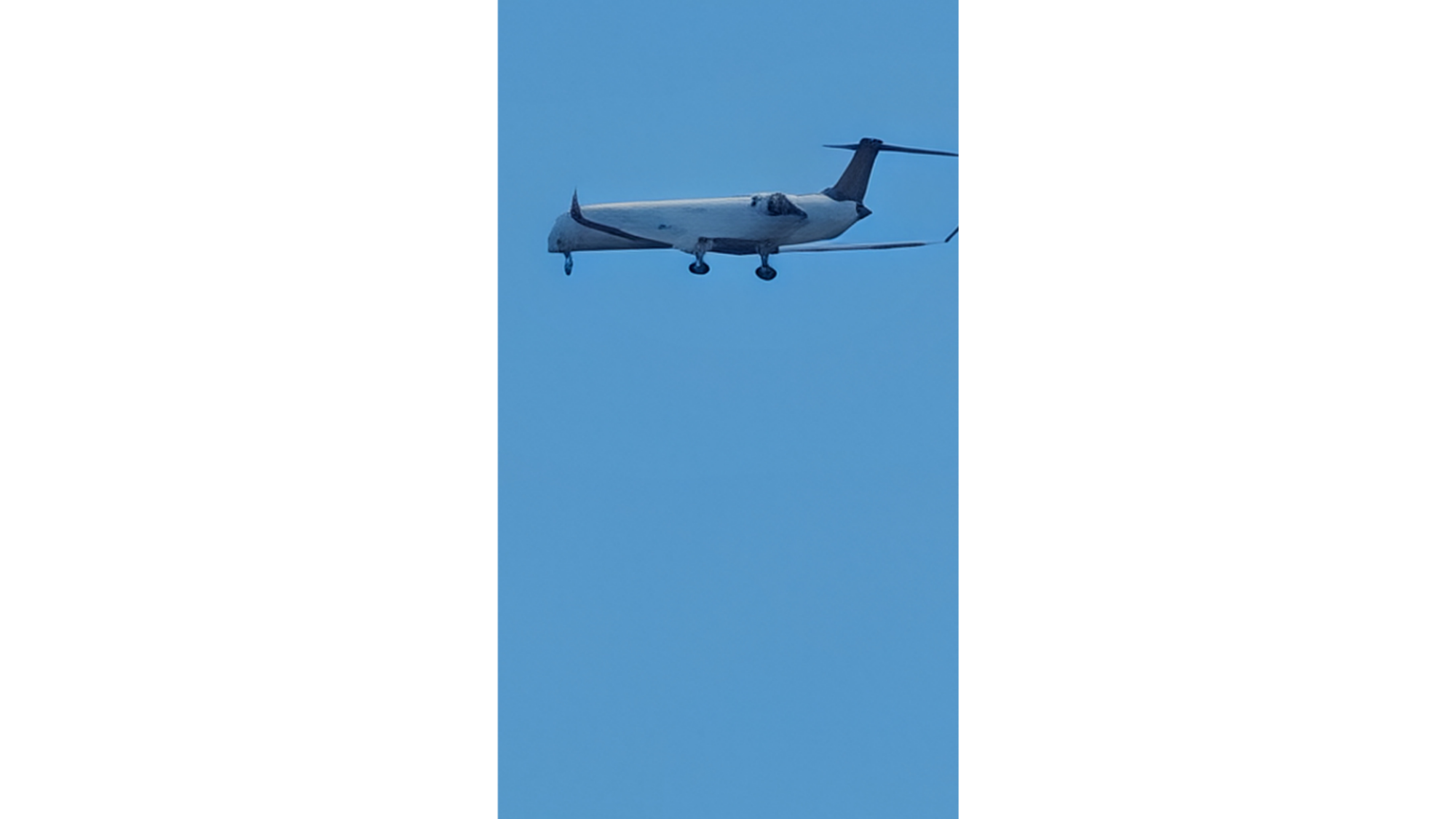 Pixel 10 Pro using '100x zoom' on an airplane