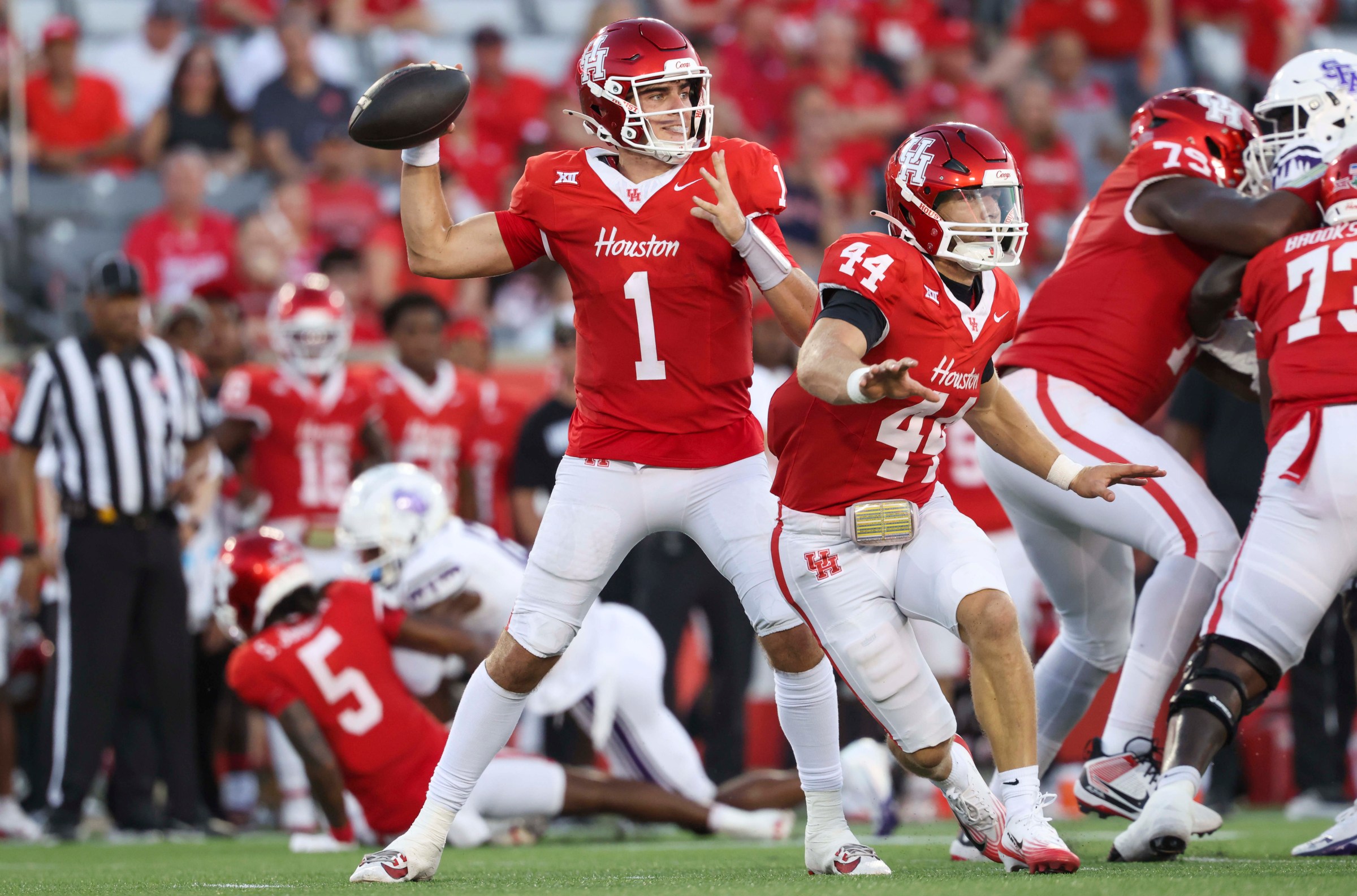 Houston QB Conner Weigman became the first Cougar to throw for 150 yards and 3 TD in a debut.