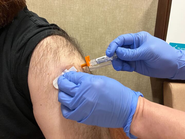 Some Arlington pharmacies begin offering Covid-19 shots without prescriptions