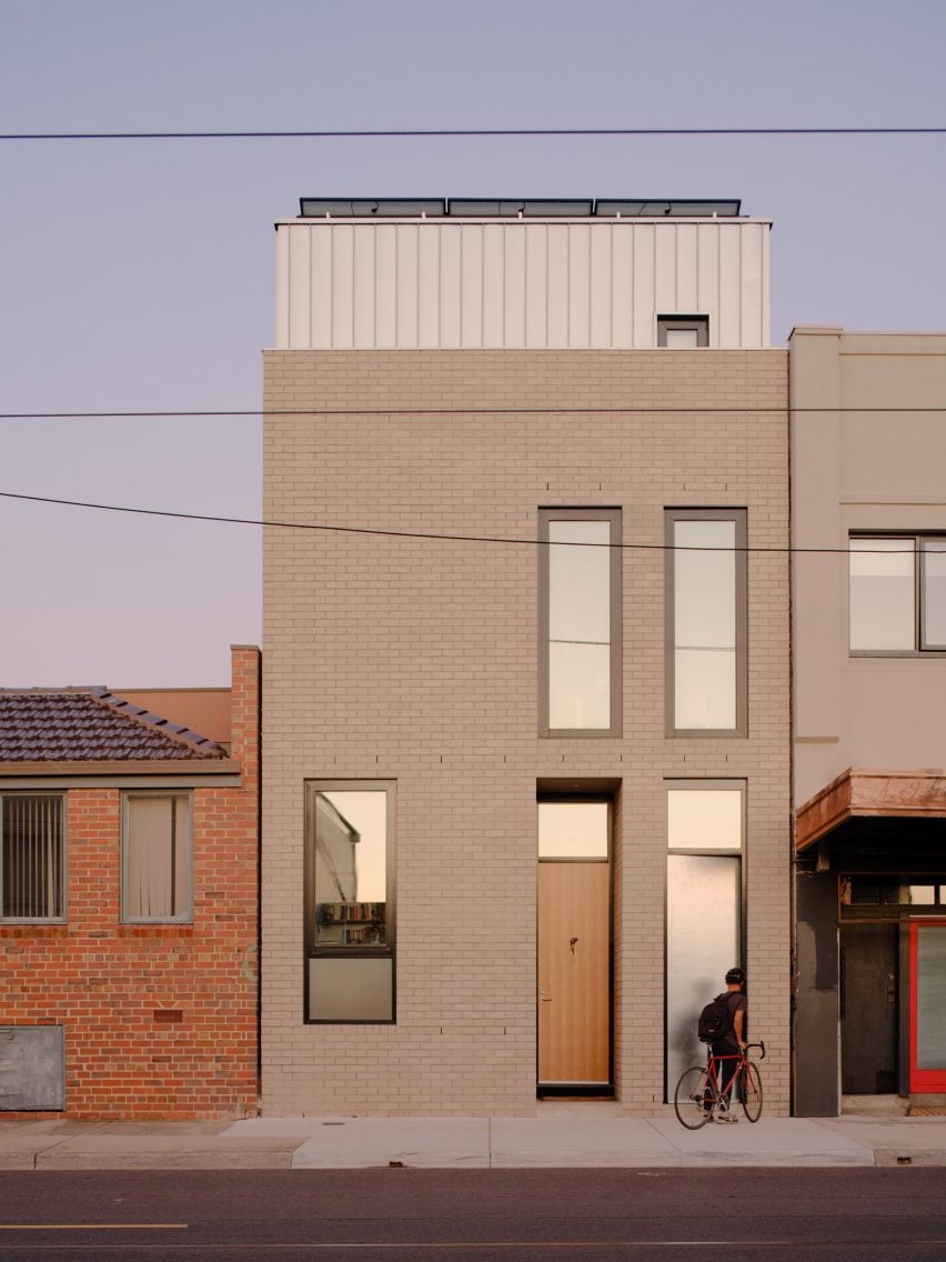 Melville compact house in Melbourne by Jos Tan