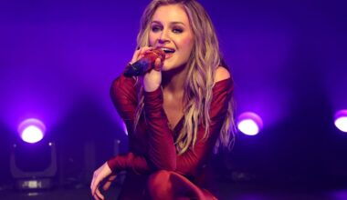 Kelsea Ballerini Returns to the Stage in Chicago After Chase Stokes Split