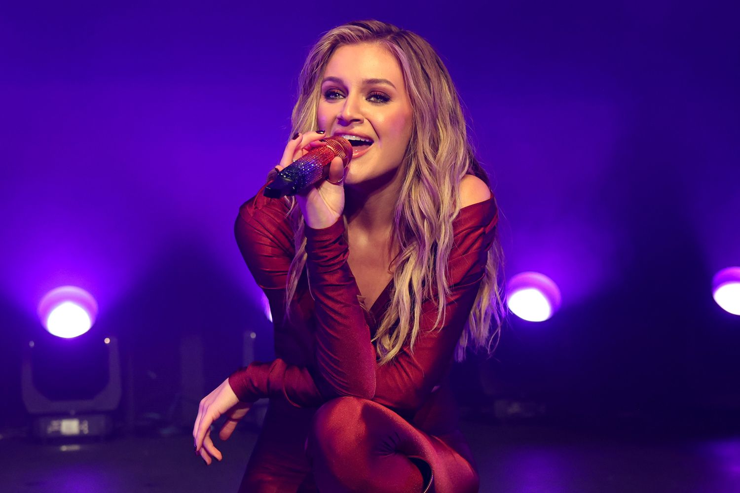 Kelsea Ballerini Returns to the Stage in Chicago After Chase Stokes Split
