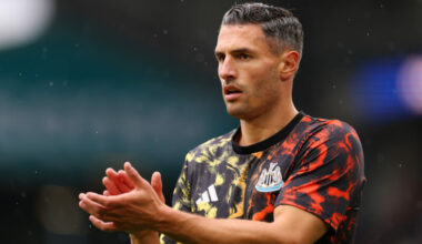 LEEDS, ENGLAND - AUGUST 30: Fabian Schaer of Newcastle United applauds as he warms up prior to the Premier League match between Leeds United and Ne...