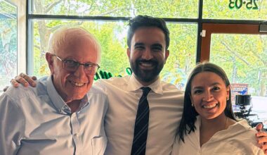 Bernie Sanders rallies with AOC, Mamdani in viral Astoria campaign photo