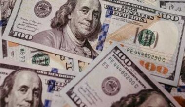 How much Houston's household income has changed in a year