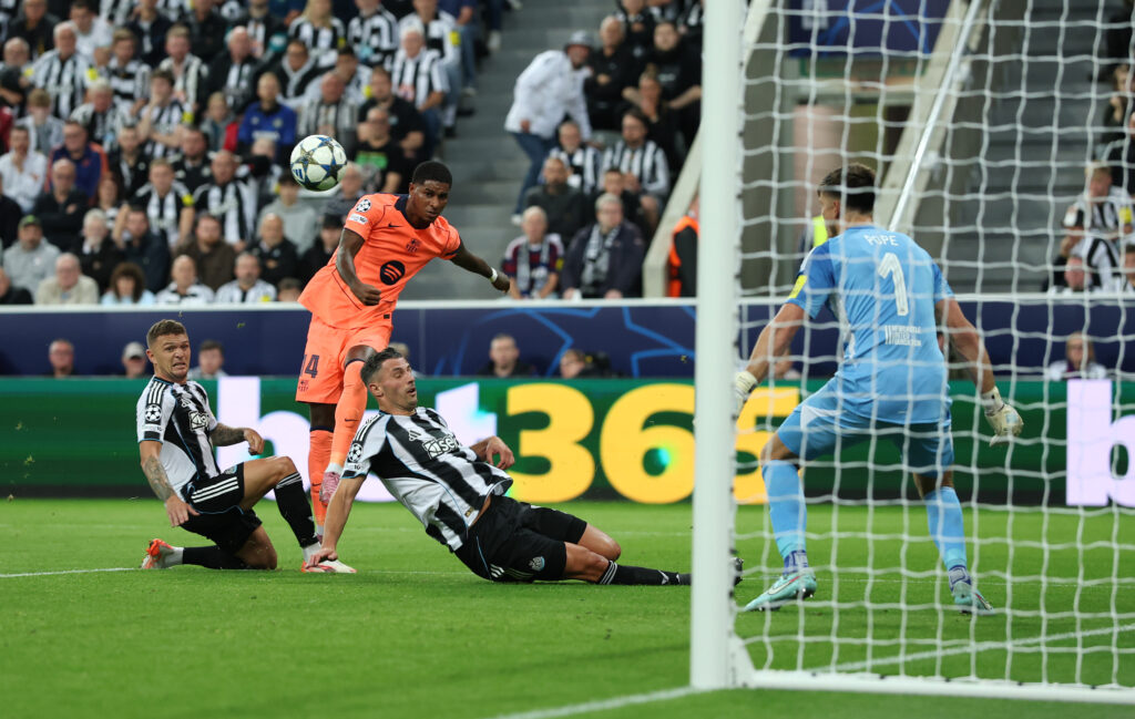 NEWCASTLE UPON TYNE, ENGLAND - SEPTEMBER 18: Marcus Rashford of FC Barcelona shoots wide past Kieran Trippier and Fabian Schaer of Newcastle United during the UEFA Champions League 2025/26 League Phase MD1 match between Newcastle United FC and FC Barcelona at St James' Park on September 18, 2025 in Newcastle upon Tyne, England. (Photo by Stu Forster/Getty Images)