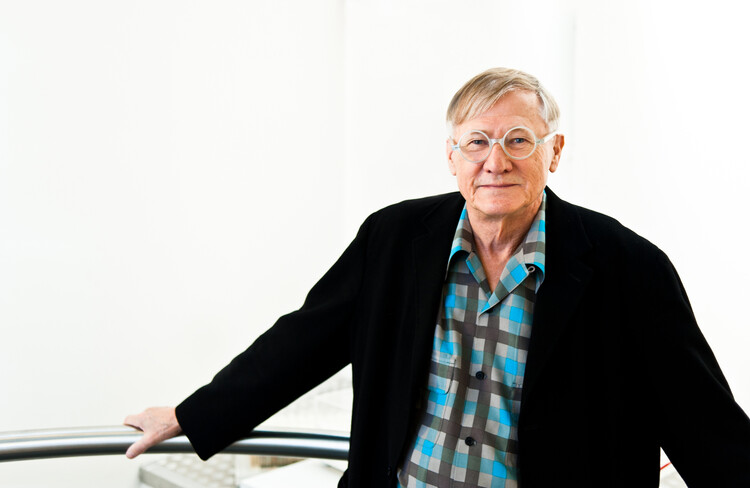 Nicholas Grimshaw, British High-Tech Architecture Pioneer and Founder of Grimshaw, Passes Away at 85 - Image 1 of 5
