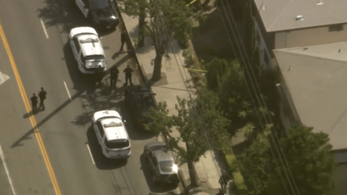 Intruder shot in chest during North Hollywood apartment break-in – NBC Los Angeles
