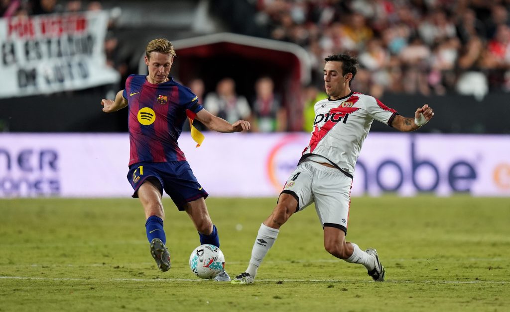 MADRID, SPAIN - AUGUST 31: Frenkie de Jong of FC Barcelona competes for the ball with Pedro Diaz of Rayo Vallecano during the LaLiga EA Sports match between Rayo Vallecano de Madrid and FC Barcelona at Estadio de Vallecas on August 31, 2025 in Madrid, Spain. (Photo by Angel Martinez/Getty Images)