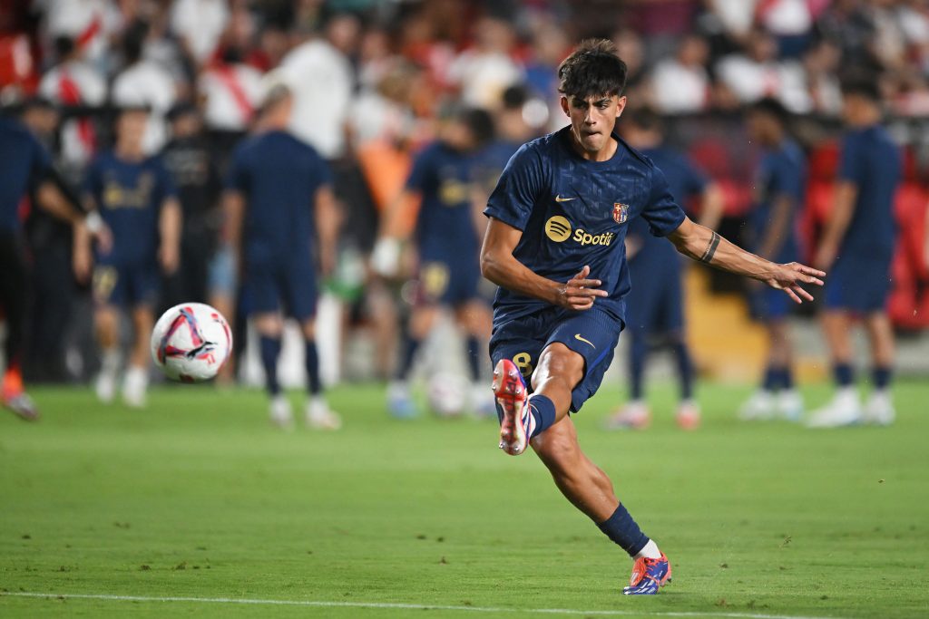 MADRID, SPAIN - AUGUST 27: Marc Bernal of FC Barcelona warms up prior to the La Liga match between Rayo Vallecano and FC Barcelona at Estadio de Vallecas on August 27, 2024 in Madrid, Spain. (Photo by Denis Doyle/Getty Images)