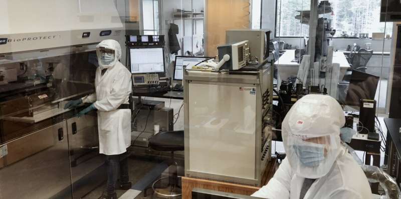 Bigelow Laboratory researchers work to sequence microbial cells from seawater samples within the Single Cell Genomics Center. Credit: Bigelow Laboratory for Ocean Sciences Researchers quantify rate of essential evolutionary process in the ocean