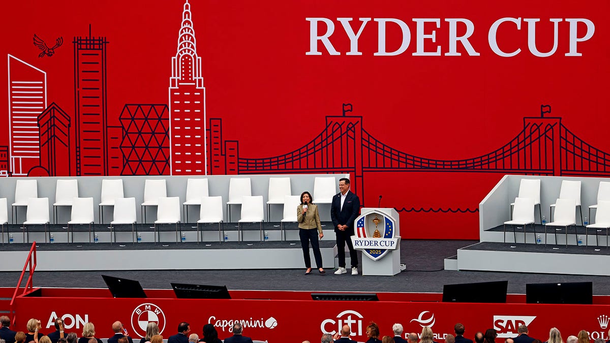 Kathy Hochul and Carson Daly