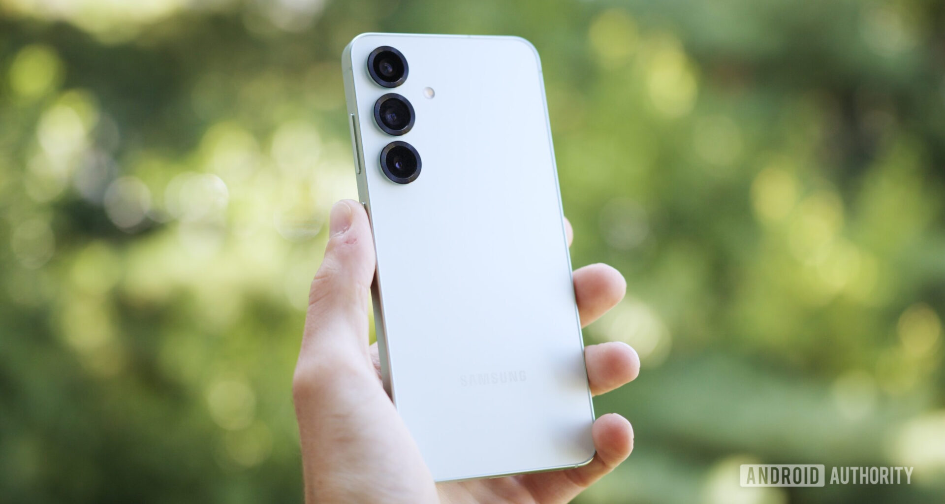 Someone holding the Samsung Galaxy S25, showing the back of the phone.