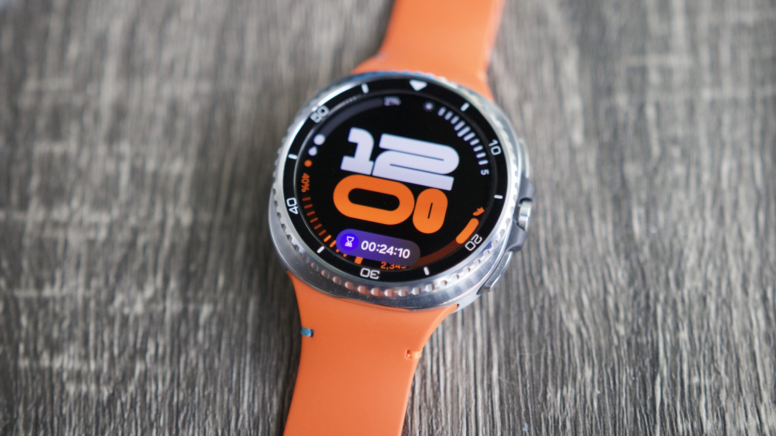 Now Bar displayed on the Samsung Galaxy Watch 8 Classic.