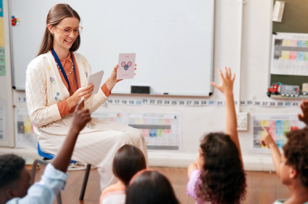 NYC students not receiving enough help to learn English: comptroller's audit