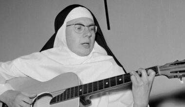 3 One-Hit Wonders from the 1960s With Tragic Backstories