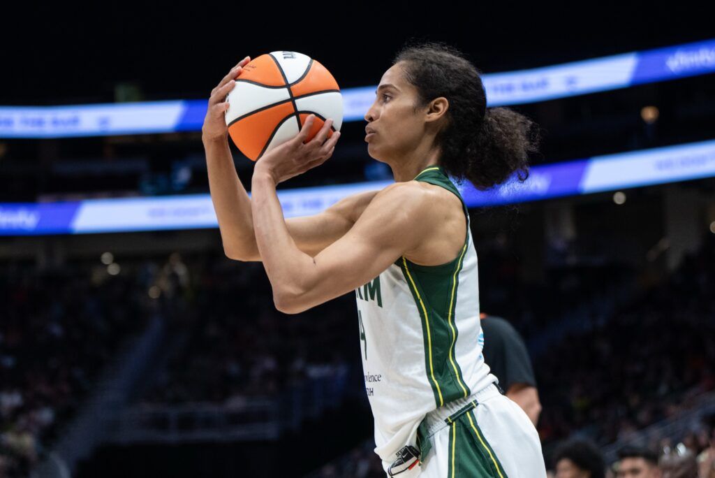 Skylar Diggins’ Bizarre Outfit Goes Viral As Storm Finally Clinch WNBA Playoff Spot