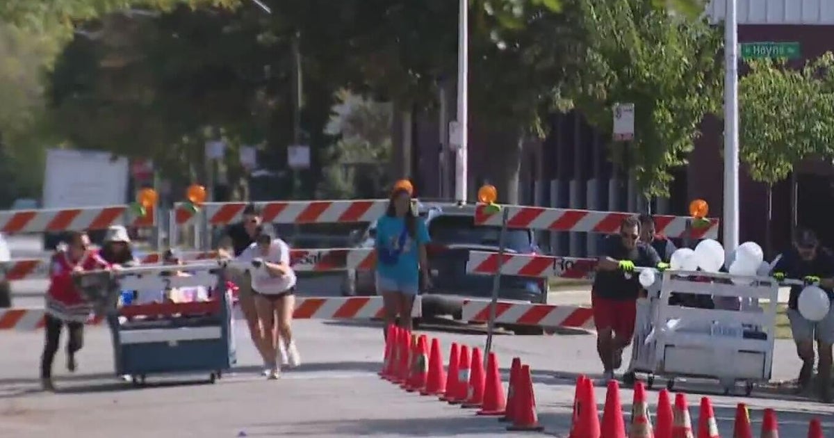 First-ever "Great Chicago Bed Race" raises money for families transitioning from homelessness
