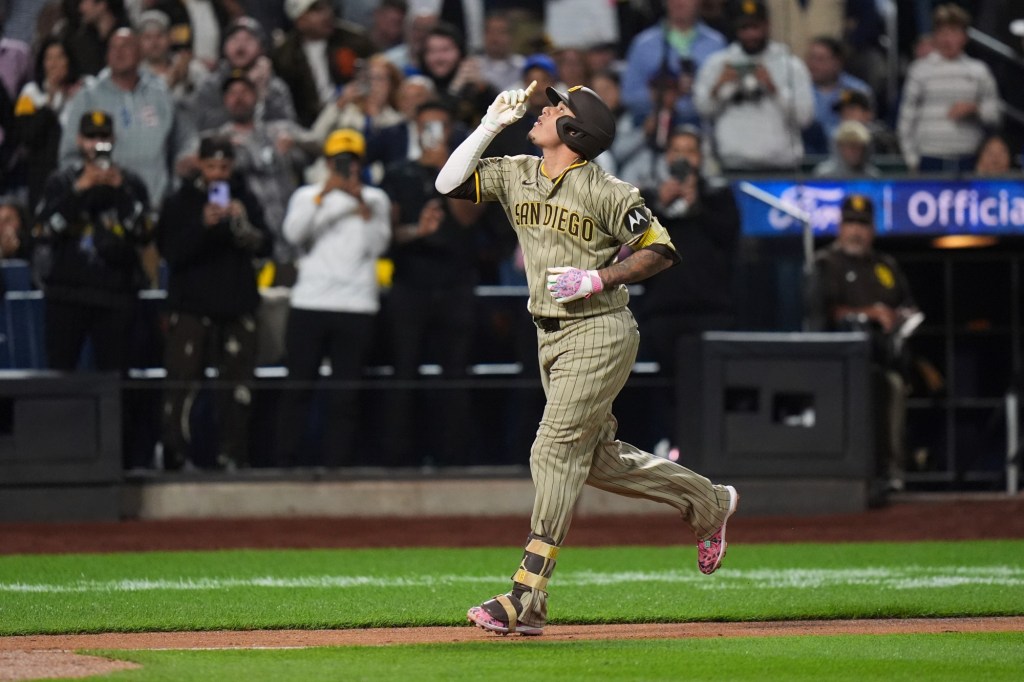 Padres play small ball, get grand slam from Manny Machado, then beat Mets