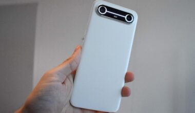 This Extremely Slim Phone Is Hitting Apple and Samsung Where It Hurts