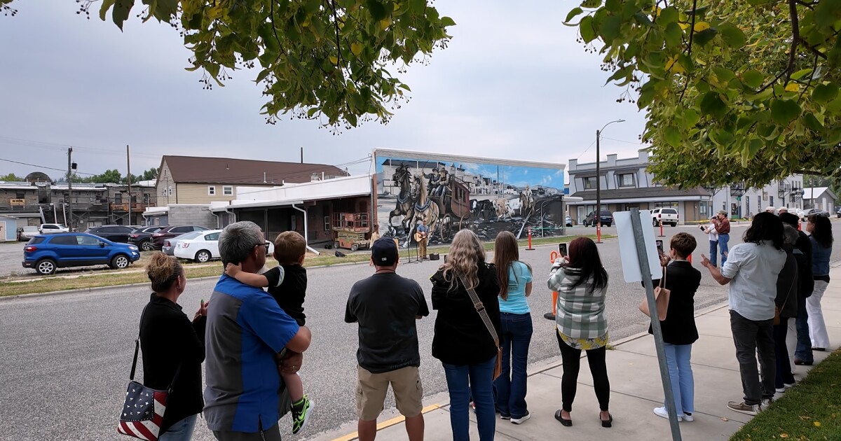 Painting on building brings vibrancy to downtown Columbus
