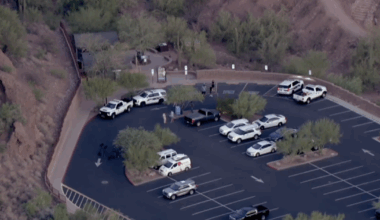 Phoenix Fire crews working to recover body from Camelback Mountain