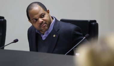 Dallas mayor challenges city council to cut 'nonessential spending' ahead of budget vote