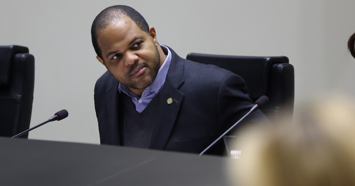Dallas mayor challenges city council to cut 'nonessential spending' ahead of budget vote