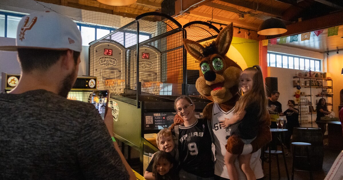 San Antonio Spurs rally the public for support of a new arena