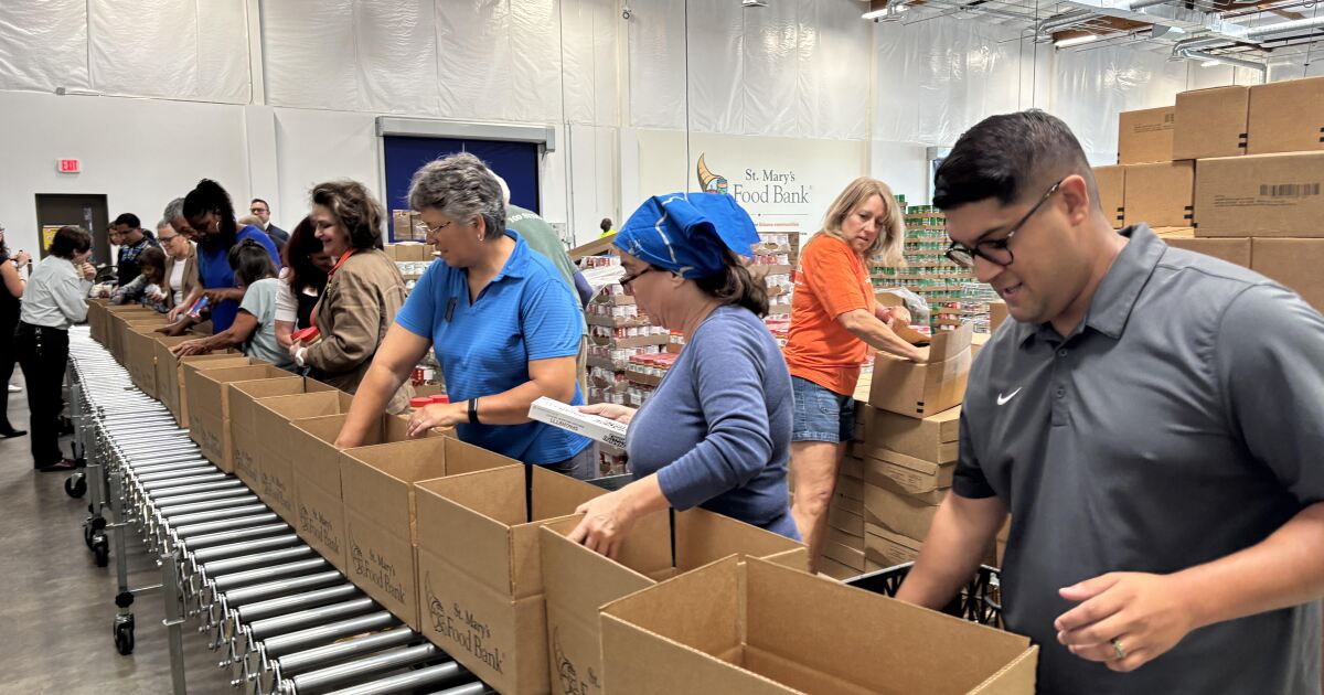 Arizona food banks will face increased need due to federal food stamp cuts