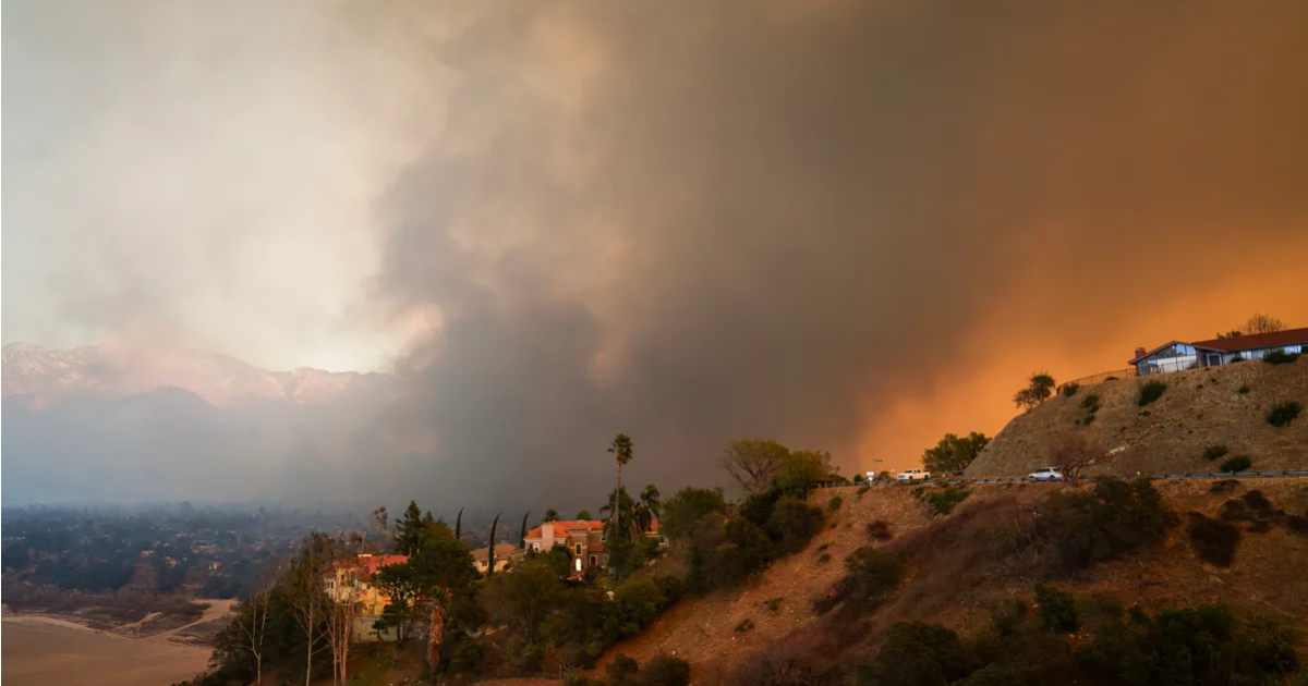Cellphone emergency alerts aren't foolproof. Could blaring sirens help during the next big fire?