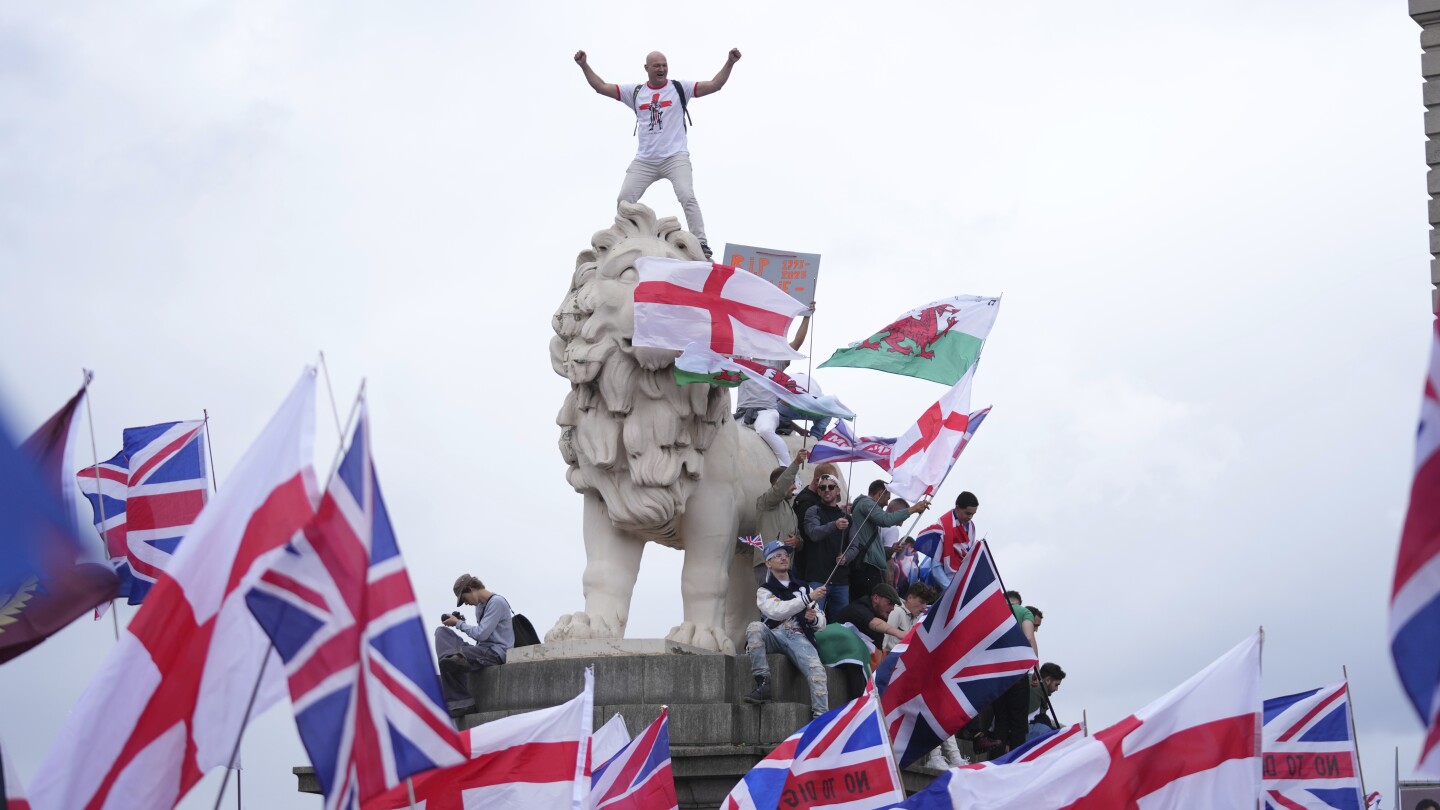 Elon Musk's comments at anti-migrant rally condemned by Starmer and other British politicians