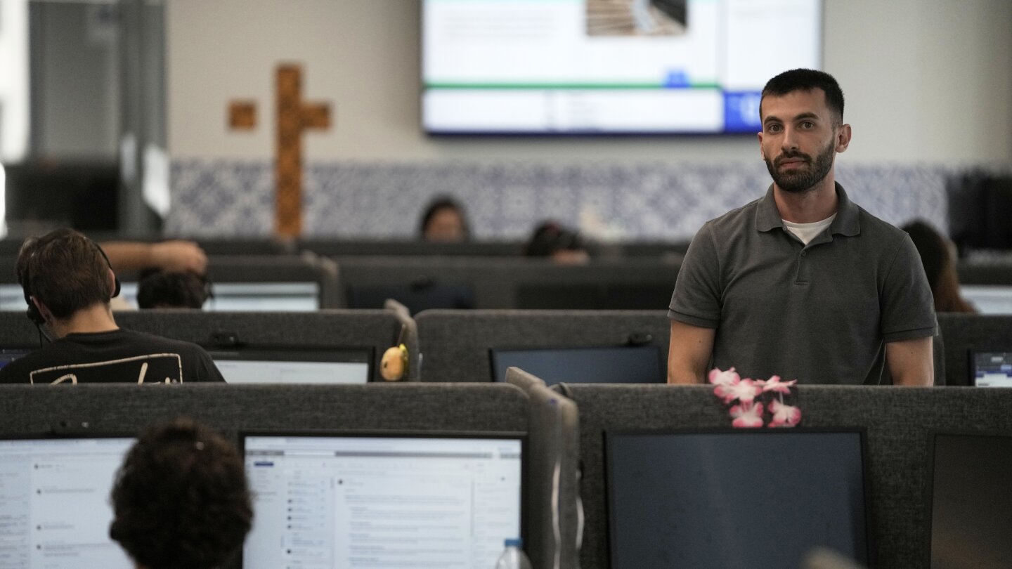 AI shakes up the call center industry, but some tasks are still better left to the humans