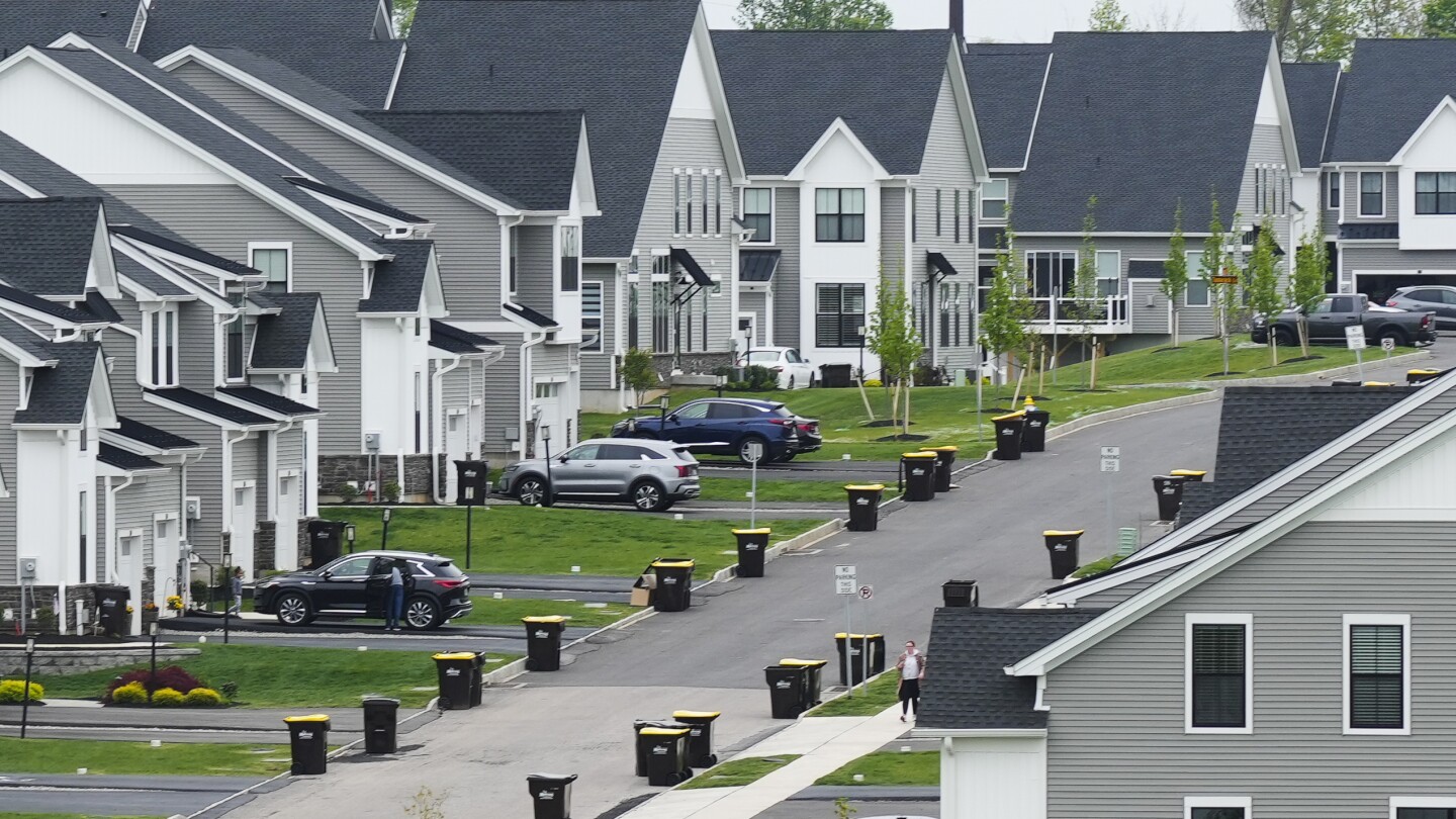Average rate on a 30-year mortgage falls to lowest level in nearly a year