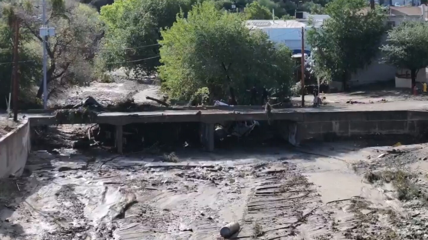 Arizona flooding claims 4 lives as residents seek safety on rooftops