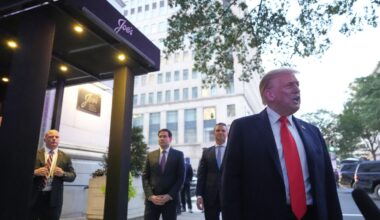 Trump promotes deploying National Guard by dining at DC restaurant