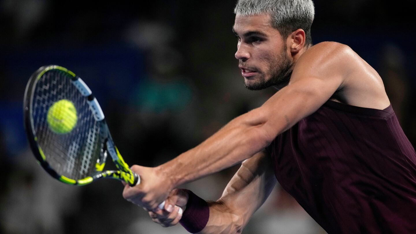 Swiatek wins 400th career match at China Open. Alcaraz reaches Japan final