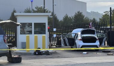 Suspect in custody after driver crashes car into FBI building security gate in Pittsburgh